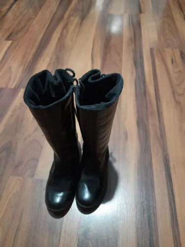 Vende-se bota preta n°30
