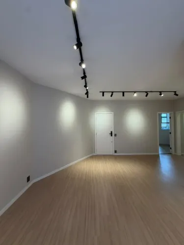 COMPRE ÓTIMO APTO. C/95m², ,MONTADO e REFORMADO,COM .3QTOS,SUITE,3VAGAS,NO BAIRRO CAIÇARA,
