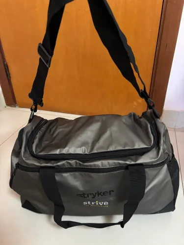 Mala nova de nylon grande perfeita para viagens , na embalagem!