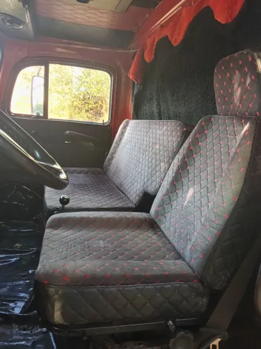 Vende se, caminhão MB 1113 com gaiola boiadeiro de madeira. ( Gaiola Marconato)