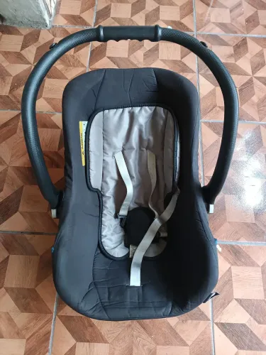 Vendo/ troco bebê conforto por fraldas
