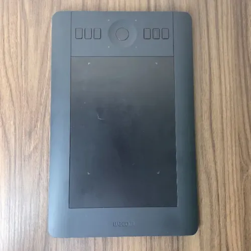 Mesa Digitalizadora Wacom Intuos Pro PTH-451 - Profissional