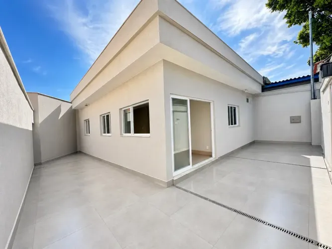 Casa de 3 quartos e 2 vagas no Gloria