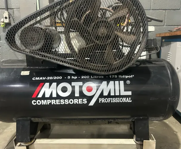Compressor Profissional Motomil CMAV-20/200 - 5 HP - 200 Litros - 175 lbf/pol2