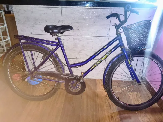 Bicicleta forte com pneus aro grosso muito boa aro 26