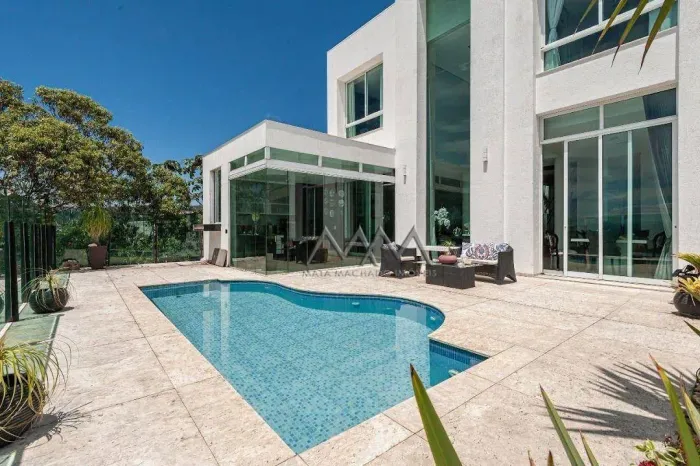 Casa à Venda no Condomínio Conde | 350 m² - 4 quartos.