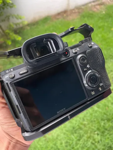 Vendo Câmera A7III muito conservada, poucos click, Lente 28-75 Tamron 2.8