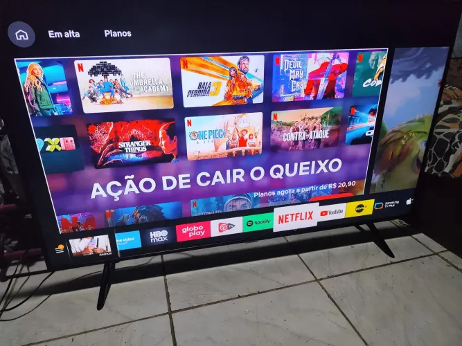 Tv smart 55 funcionando perfeitamente apenas uma machinha na ponta de baixo