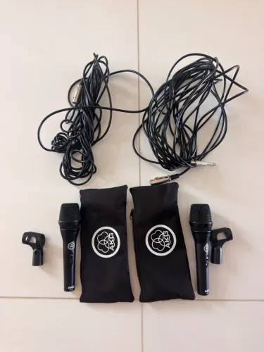 KIT 2 MICROFONES AKG P3 S + CABOS DE 10 METROS