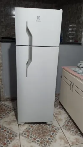 Geladeira Electrolux semi nova