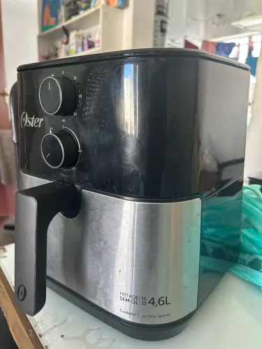 Vendo airfrer Oster 4,6ml só com seis meses de uso 165