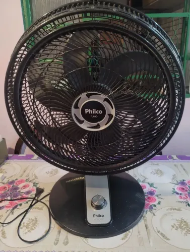 Ventilador Philco de Mesa PVT500 Turbo 155W , 3 velocidades 6 Pás.