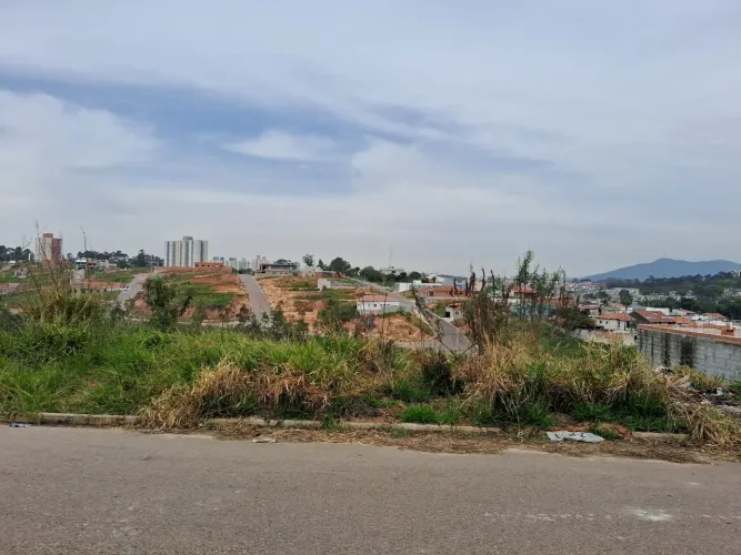 TERRENO À VENDA | 240 m², declive | Parque Petrópolis Várzea Paulista/SP