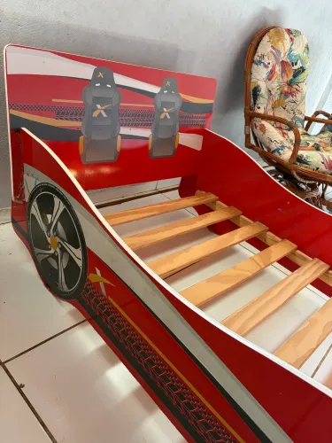 Cama estilo carrinho solteiro 