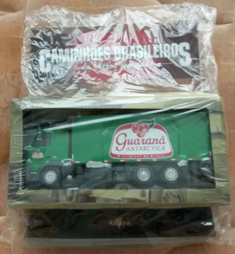 Miniatura Caminhão Volvo FH12 Guaraná Antarctica