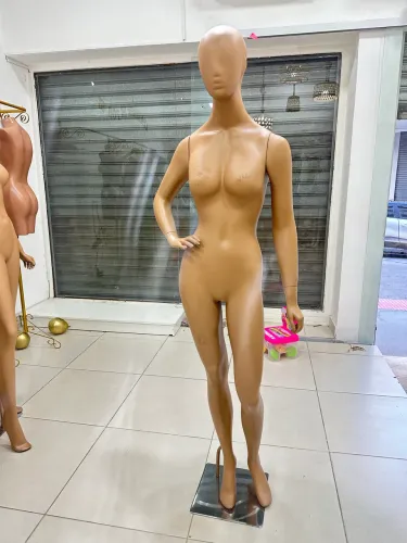 Manequim feminino