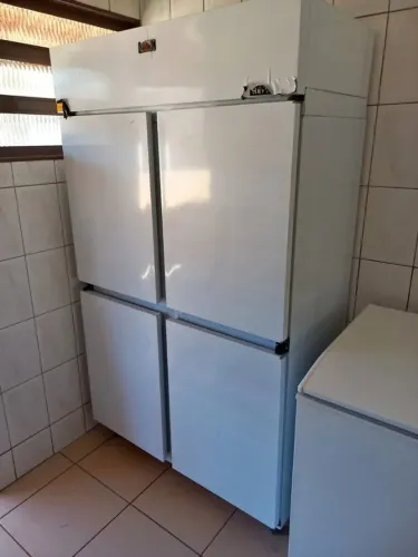 MINI CAMARA FRIA 4 PORTAS REFRIMATE