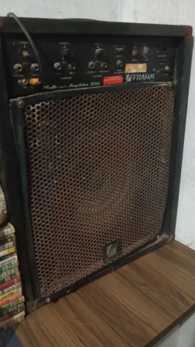 VENDE- ESTA CAIXA DE SOM,PORRETA !! " BARATINHA"!!