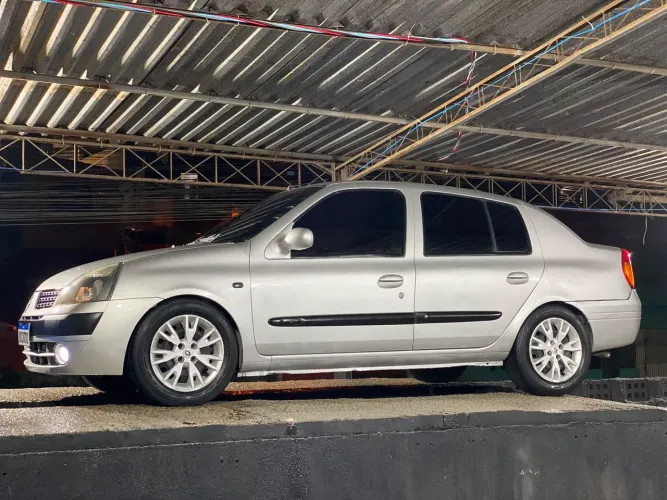 Renault Clio Sed. Authentique Hi-flex 1.0 16V 4P 2007