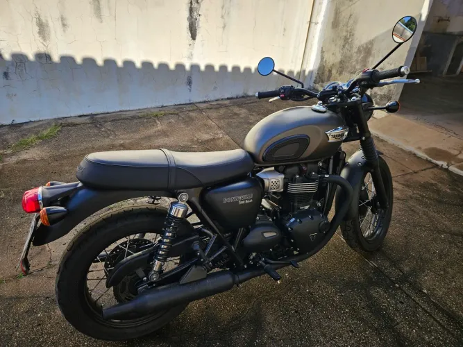 Triumph Bonneville T100 Black