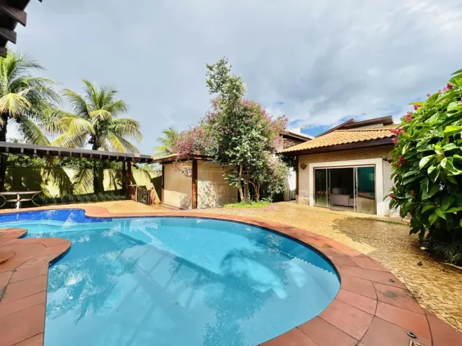 Casa sobrado de 482m² com 04 suítes para locação e venda - Royal Park