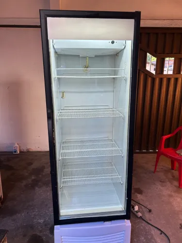 Espositor de bebida semi novo Preco acessivel 