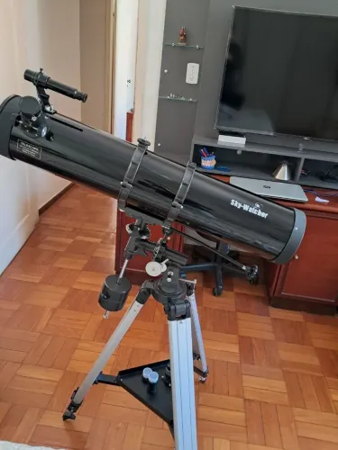 Telescópio. Seminovo na caixa. Em estado de novo. Pouco utilizado.