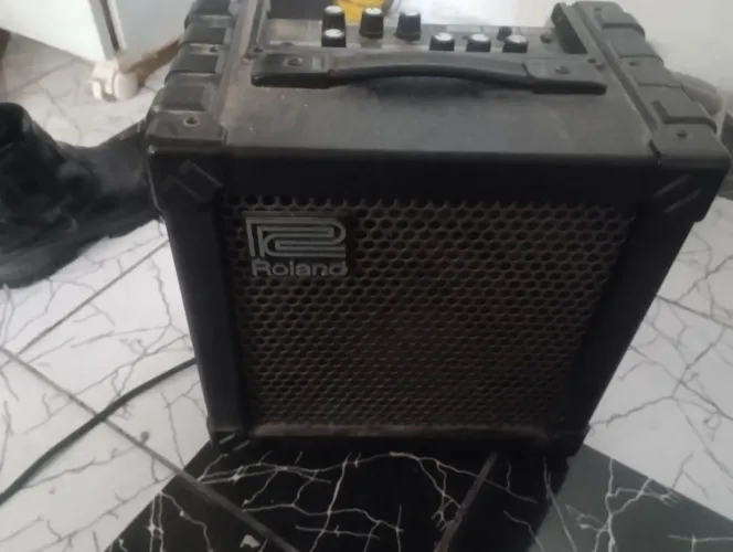 Vende-se caixa roland