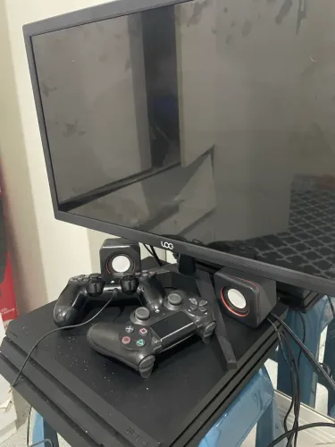 Ps4 Pro 1TB + 2 Controles + Monitor Log 24 polegadas + Headset + Caixinha (Alto Falante).