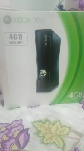 Xbox 360 4 Gb com 5 jogos