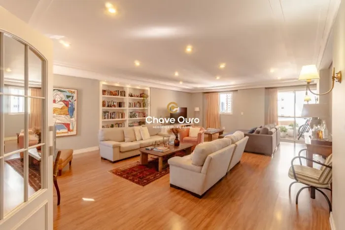 Apartamento com 02 suítes no centro