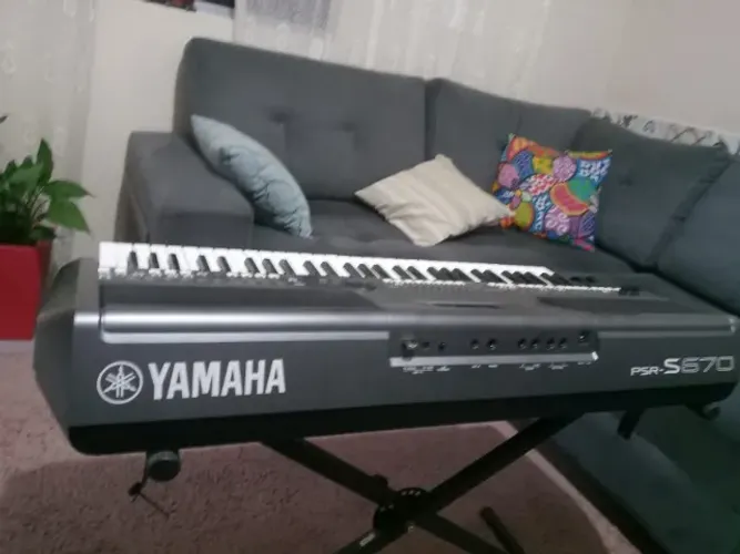 Teclado Yamaha PSR-s670 aceito teclado de menor valor