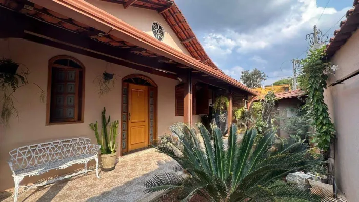 Casa à venda, 6 quartos, 2 suítes, 4 vagas, Betânia - Belo Horizonte/MG