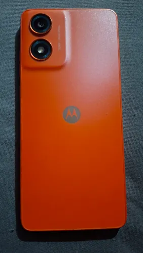 Celular Motorola G04s.