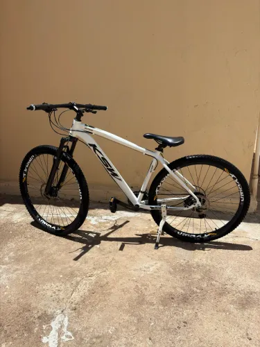 Bicicleta Aro 29 Shimano TZ 24 Vel Freio Hidráulico Shimano Mt200