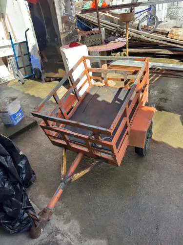 Carrocinha Reboque para Moto e Carro - Reforçada, Pronta para Trabalho e Transporte