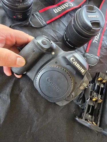 Camera Canon 80D + acessórios