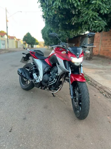 Vende-se FZ25 2021