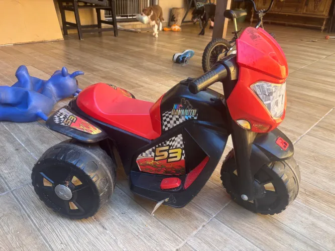 Moto elétrica infantil 