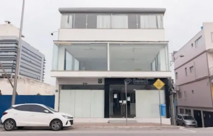 Prédio de 3 Andares na Avenida Presidente Kennedy - Campinas / Sao José