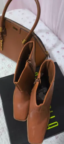 Bolsa e Bota Santa Lolla, nunca usada. Bota tamanho 36 forma grande, serve 37.