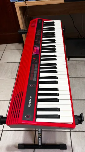 Roland GO:KEYS Vermelho - Leve, Bluetooth e Timbres Incríveis! 