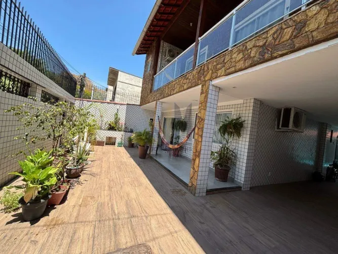 Casa Espetacular à venda em Vista Alegre!