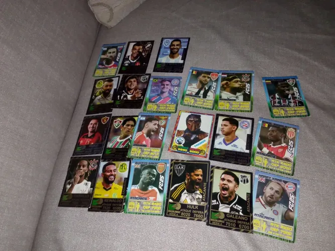 Vende-se 22cartinhas colessionaveis novas