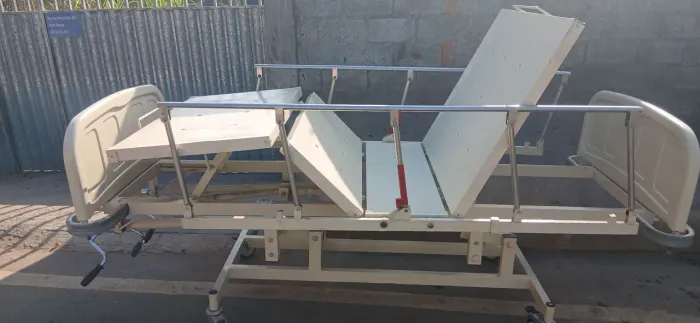 Cama hospitalar de 3 manivela com elevação de altura