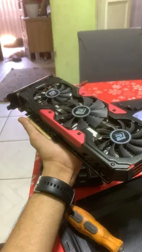 Placa de vídeo R9 270X