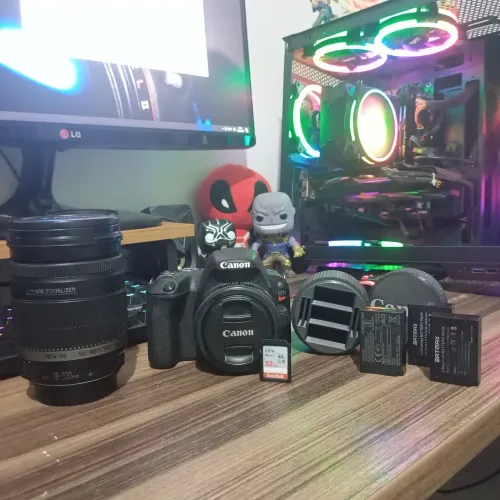 Canon SL2 + 18-200 + 24mm + Case com 3 Baterias + Cartão 32GB Kingston 