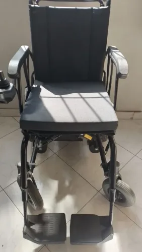 Vendo cadeira de rodas motorizada