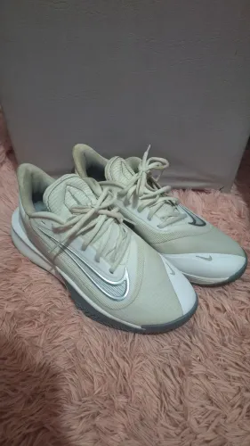 Tênis da Nike original masculino branco, aberto a negociações.