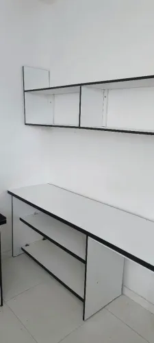 Bancada e prateleira em MDF e fórmica, qualidade excepcional